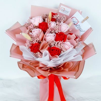 12 Red & Pink soap Roses bouquet with Baby's breath (4mua SOAP-012M)