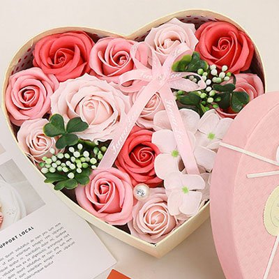 One Dozen Pink soap Roses in heart box (4mua SOAP-012M1)